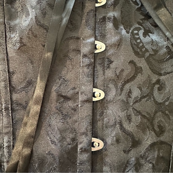 Elegant Black Corset Top - Picture 6 of 6